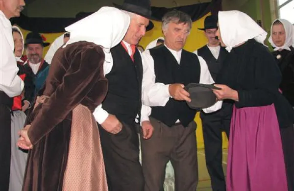 Najkrajšo pot do Črnega Vrha so imeli članice in člani skupine Razor iz Tolmina.