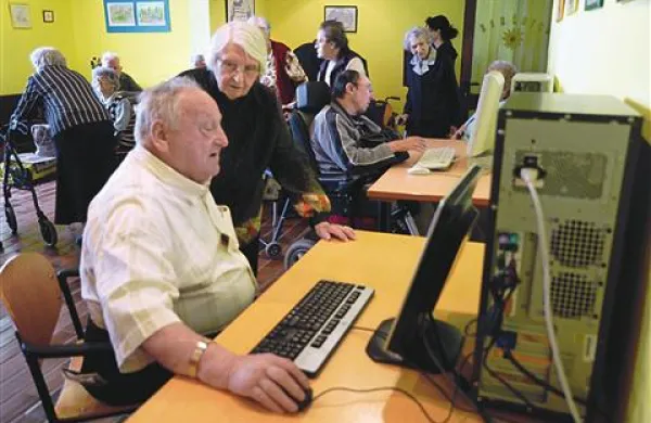 Stanovalci Obalnega doma upokojencev bodo v računalniškem kotičku spoznavali čare informacijske tehnologije