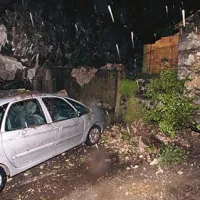 V Podpeč zgrmela nekaj ton težka skala, grozita &scaron;e dve