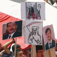 Protestirali so tudi proti sirijskemu predsedniku  Al Asadu in njegovemu  svaku.