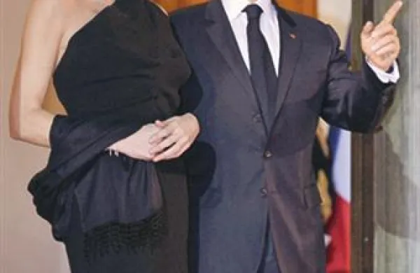 Francoski predsednik Nicolas Sarkozy in njegova žena Carla Bruni naj bi v jeseni dobila naraščaj.