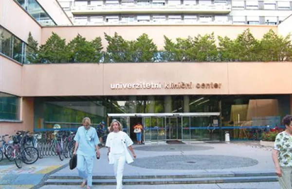 V ljubljanskem Kliničnem centru je še pet udeležencev ponedeljkove prometne nesreče nemškega avtobusa.
