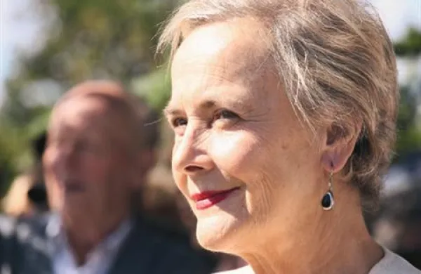Dosedanja predsednica tržaške pokrajinske uprave Maria Teresa Bassa Poropat se bo konec maja v drugem krogu upravnih volitev pomerila z Giorgiem Retom. 