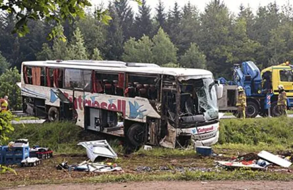 Po ponedeljkovi nesreči avtobusa v Kranju, v bolnišnični oskrbi ostajajo še trije poškodovani Nemci.