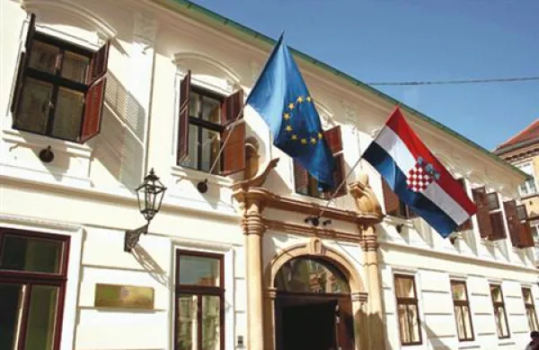Hrvaška naj bi postala polnopravna članica EU 1. julija 2013.