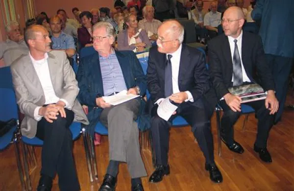 V sproščenem pogovoru gostje na ustanovnem zboru Ajde (z leve): Vili Bassanese, Darko Šonc, Boštjan Žekš  in Rudi Merljak.