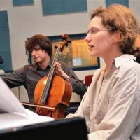 O sodelovanju s pianistko Aleksandro Pavlovič: “Opredeliva osnovne stvari in enostavno igrava. Raje se pogovarjava z glasbo.”