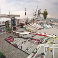 Obiskovalci so si lahko ogledali tudi najnovejšo surfersko opremo.