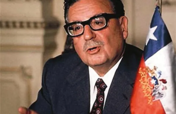 V Čilu so danes po poročanju tujih tiskovnih agencij izkopali posmrtne ostanke nekdanjega predsednika države Salvadorja Allendeja.
