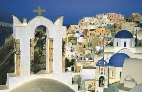 Na Santoriniju je plaz zasul ameriškega turista.