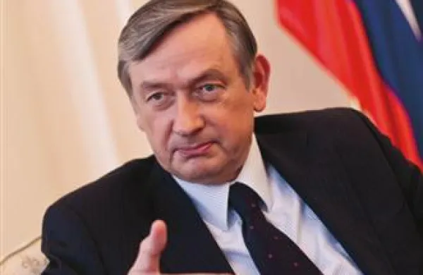 Slovenski predsednik Danilo Türk je na delovnem obisku v Parizu. 