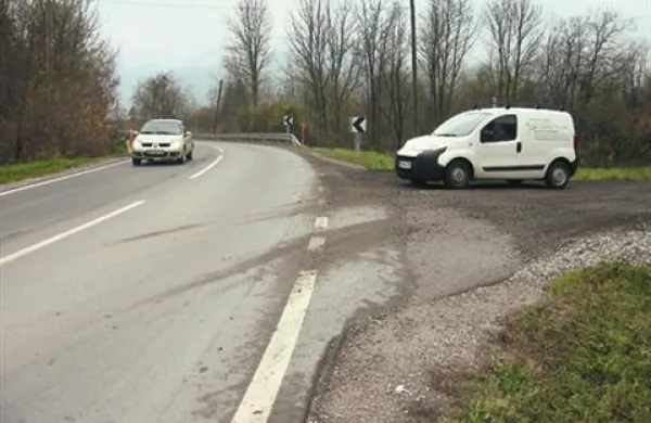  Cesta Volče-Solarji je najkrajša povezava med Tolminom in Čedadom. 