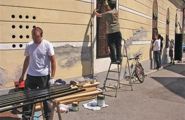     Študentje so poskrbeli, da so vsaj polkna lepša 