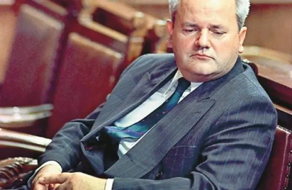 Televizija RTS je bila v 90. letih glavno propagandno orožje nacionalistične politike takratnega predsednika Slobodana Miloševića, za kar se je državljanom zdaj opravičila. 
