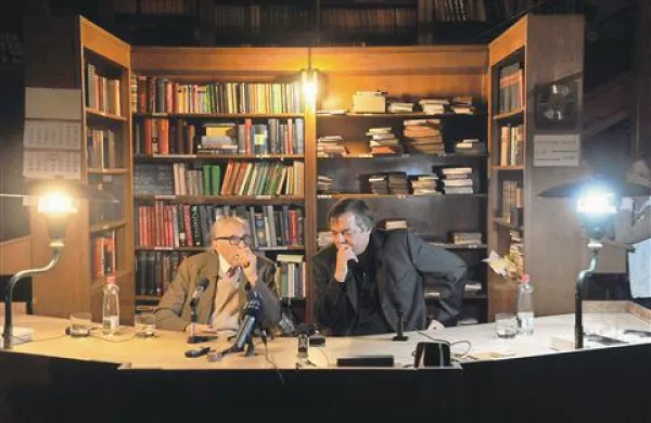 Drago Jančar v NUK-u s tržaškim pisateljem  Borisom Pahorjem, ki je bil v vileniškem fokusu leta 2009