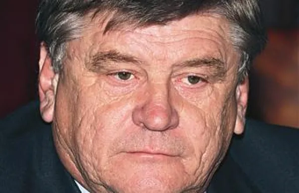 Viktor Markežič  vrača udarec Borisu Popoviču.