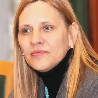 Vesna Mikuž: “Pred uveljavitvijo zakonodaje  o javnih uslužbencih je bilo zaposlovanje javnih uslužbencev veliko bolj liberalno. Temu primerna je bila tudi njihova sistemizacija, ki je omogočala višje plače.” 