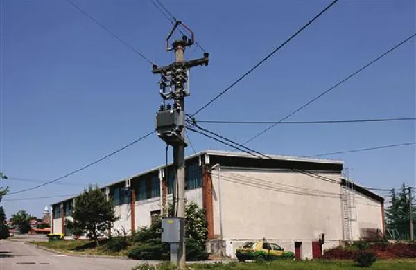Kaj pomagajo spodbude za razvoj obrti in podjetništva ter za  razvoj podeželja, če potem delavnica ostane za več ur brez elektrike, kot se to zelo pogosto dogaja podjetnikom in obrtnikom na Komenskem