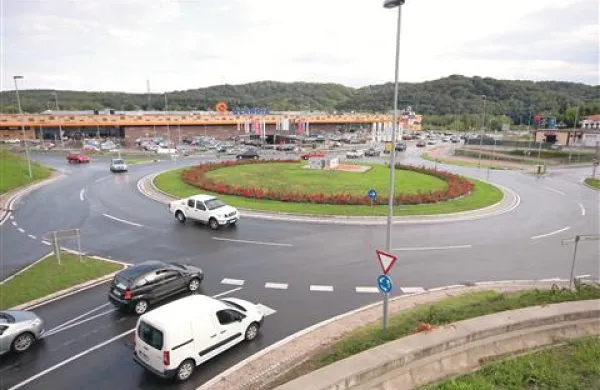 Bo krožišče na Grčni občino še drago stalo? Za zdaj tega še nihče ne ve.