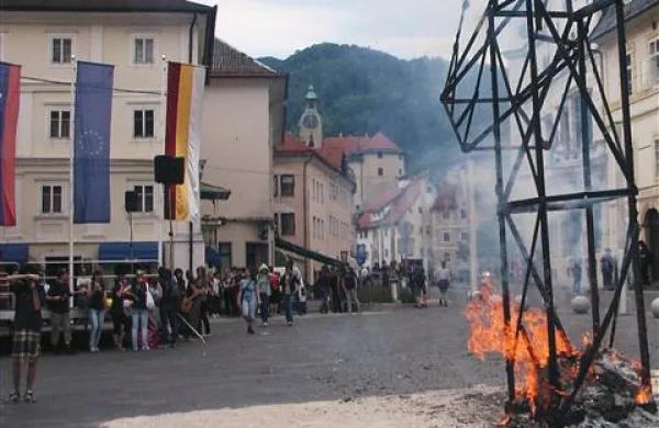 Čeprav rekorden, je cvek “rad” zgorel