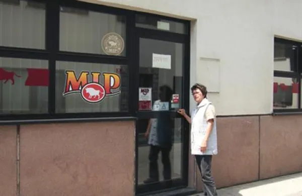 Na dražbi so prodali le eno Mipovo mesnico.
