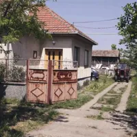 Hiša v Lazarevu, v kateri je prebival Ratko Mladić v težkih življenjskih in finančnih razmerah.