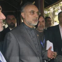 Iranski zunanji minister Ali Akbar Salehi (v sredini) 