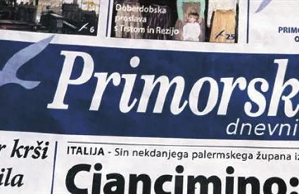 Pi&scaron;tola pred sedežem Primorskega dnevnika