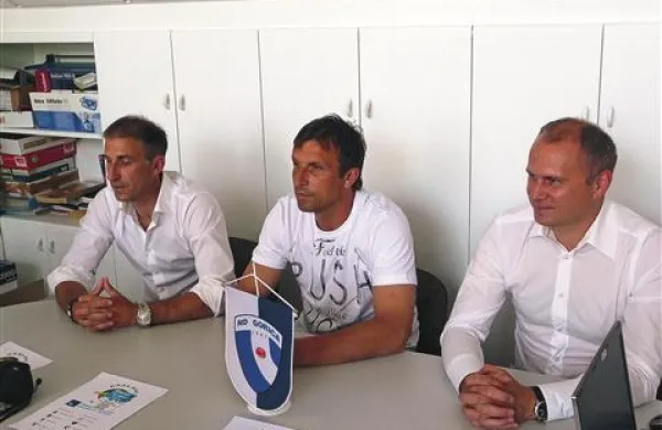 Tudi v prihodnji sezoni bo športno politiko kluba vodil isti štab. Z leve:  Florjan Debenjak, Miran Srebrnič in športni direktor Uroš Dovžak.