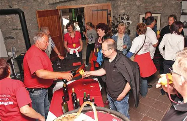 Obiskovalce so povsod prijazno  postregli.