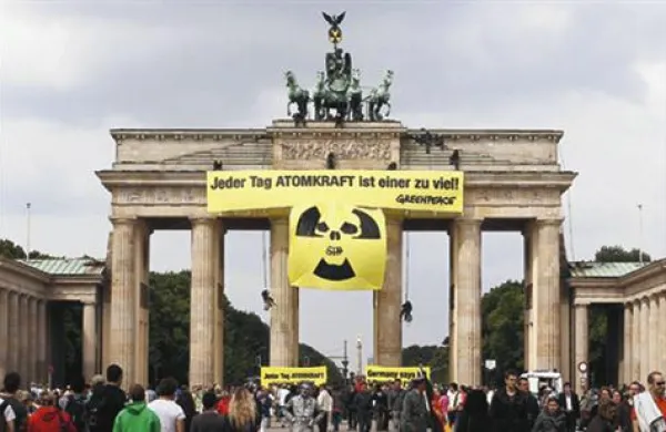 V soboto je nekaj tisoč ljudi v Berlinu protestiralo proti uporabi jedrske energije. 