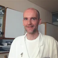 Simon Stopar: “Če oboleli odlaša z obiskom pri zdravniku, si zmanjša možnost za preživetje, saj so te vrste raka zelo surove.” 