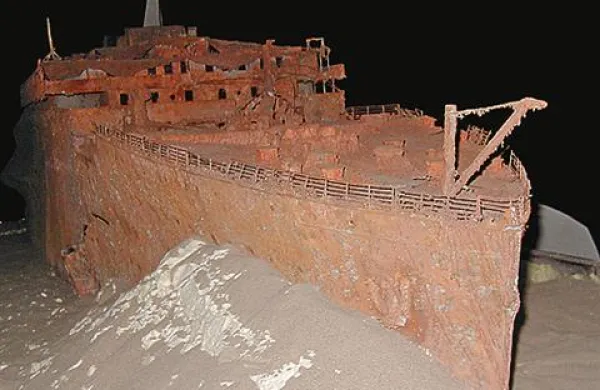 V Belfastu so danes obeležili 100. obletnico splavitve Titanica.
