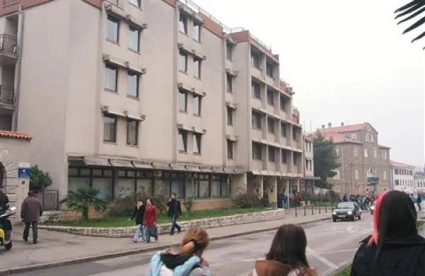 V Dijaškem in študentskem domu so se ogorčeno odzvali na anonimno pismo 