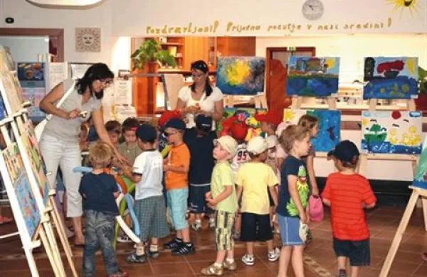 Otroci so ustvarili 38 platen na temo Naše mesto ob morju. 