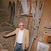 V začasnem skladišče je shranjena originalna ribiška oprema. Če bo šlo vse po sreči, bo ribiški muzej vrata obiskovalcem odprl naslednje leto. 