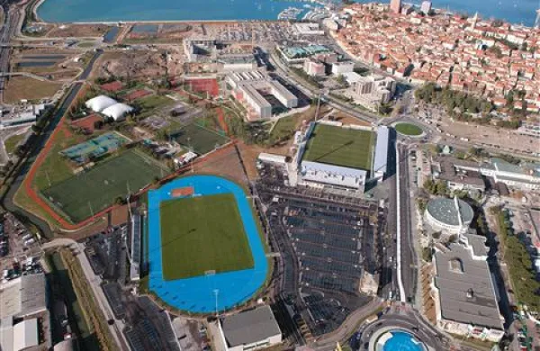 Koprska mestni in atletski stadion sta uradno odprta od lanskega oktobra, a še danes odpirata vprašanja, povezana s financiranjem naložbe.