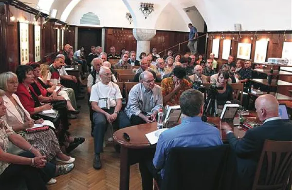 Dan pred dnevom mladosti so dvorano Slovenske akademije znanosti in umetnosti zapolnili novinarji, pesniki, pisatelji, znanstveniki  ...