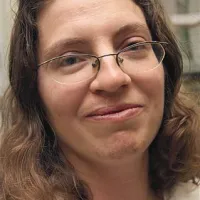 Marjeta Malešič: “Slušatelji imajo domačo nalogo tudi čez poletje:  preučiti ekonomske migracije ter z anketo popisati pričevalce in zgodbe, vezane nanje.”