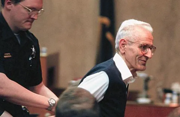 Jack Kevorkian si je za svoje delo v ZDA prislužil tudi obsodbo zaradi umora. V zaporu je odsedel osem let.
