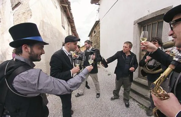 Srednjeveško Šmartno je s številnimi dogodki že postalo ena od najbolj turistično prepoznavnih vasic na Primorskem. 