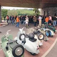 Včeraj je casino Venko gostil množico 200 ljubiteljev lambret in vesp iz Furlanije. Po besedah direktorja marketinga Bruna Bizjaka je neposreden marketing najcenejša in tudi učinkovita oblika promocije: “Zdaj 200 potencialnih gostov ve, kje Venko je in kakšno ponudbo ima.” 