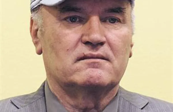 Mladić ni želel, da na sodišču preberejo obtožnico.