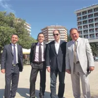 Franca Baresija (drugi z desne) so v Portorožu pozdravili (z leve) Janez Jager (LifeClass), Borut Fakin (Hoteli Bernardin) in Jadran Furlanič (TZP).  
