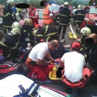 V nesreči v Volčah sta se poškodovala motorist in njegov sopotnik