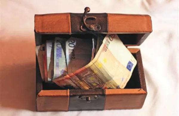 Po navedbah ministrstva za finance ima vlada že oblikovano oceno dodatnega potrebnega varčevanja in  že pripravlja ukrepe ter se usklajuje s pristojnimi ministrstvi.