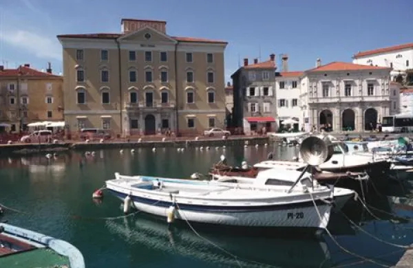 Pristojbine v pristaniščih v Piranu (na fotografiji) in Portorožu naj bi podražili za 56,7 odstotka