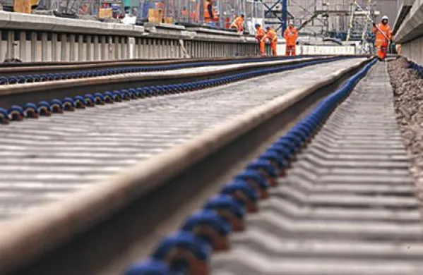 V prihodnjih letih naj bi Slovenija vložila šest milijard evrov v različne razvojne projekte. Med drugim tudi v železniško infrastrukturo. 