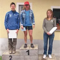 Šampionki gorskega teka Mihaela Tušar in Daniela Da Forno, ob njiju obetavna novinka Irma Pivk