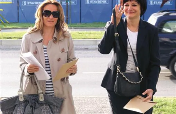 Z zaslišanjem nekdanjega vodje lokala v lasti Borisa Popoviča Hrvoja Osivnika se je danes nadaljevalo sojenje ženi koprskega župana Evi Popovič in njegovi sestri Lauri Ban.